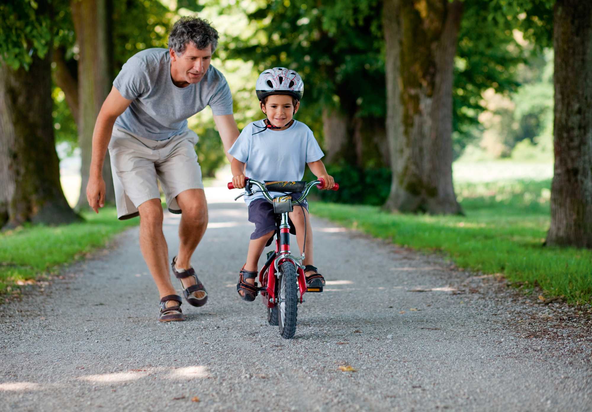 Как научить ребенка кататься на велосипеде: практические советы родителям