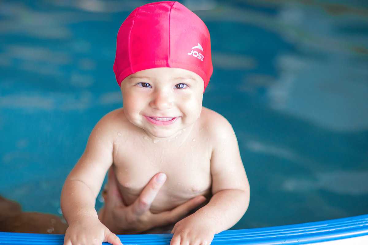 Как быстро и правильно научить ребенка плавать