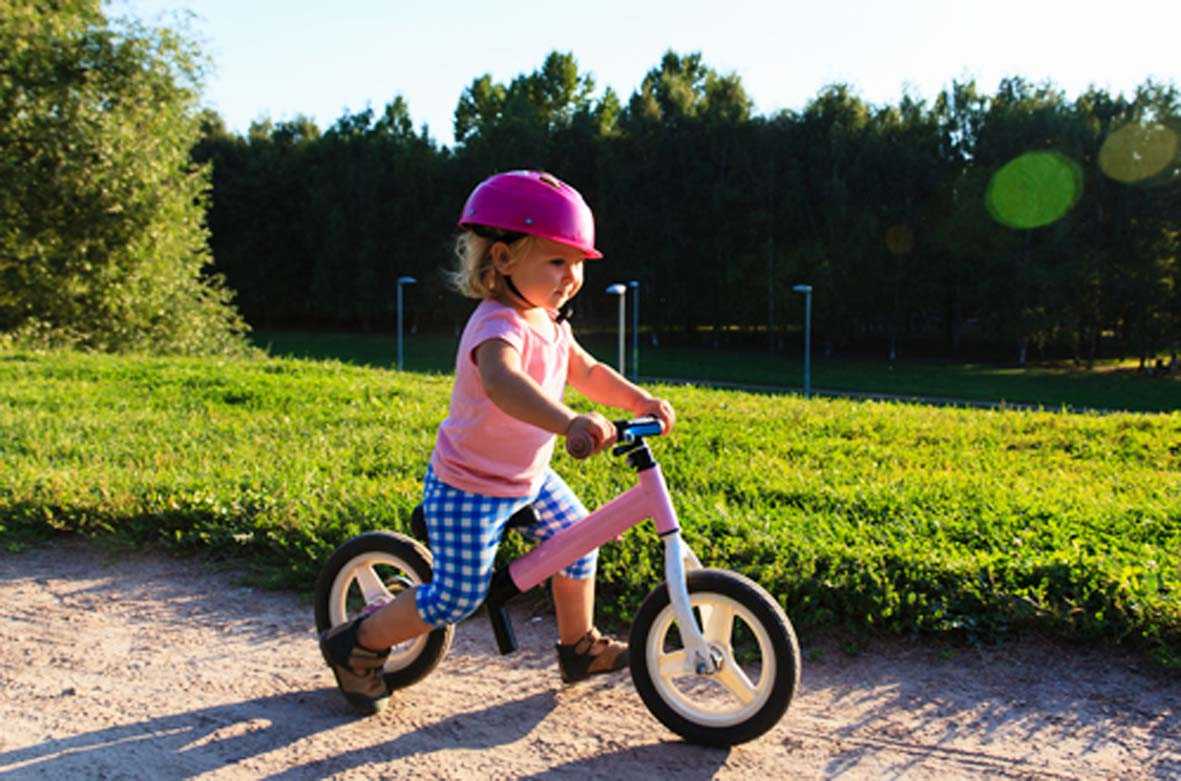 Когда начинать учить езде на велосипеде Как учить малыша кататься на трехколесном и двухколесном велосипеде Правила безопасного вождения