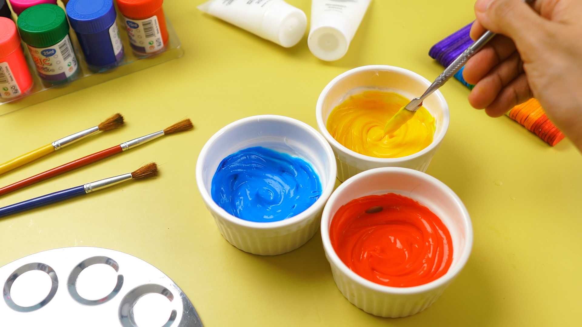 Предлагаем несколько простых и доступных каждому родителю рецептов пальчиковых красок, которые будут безопасны для ребенка