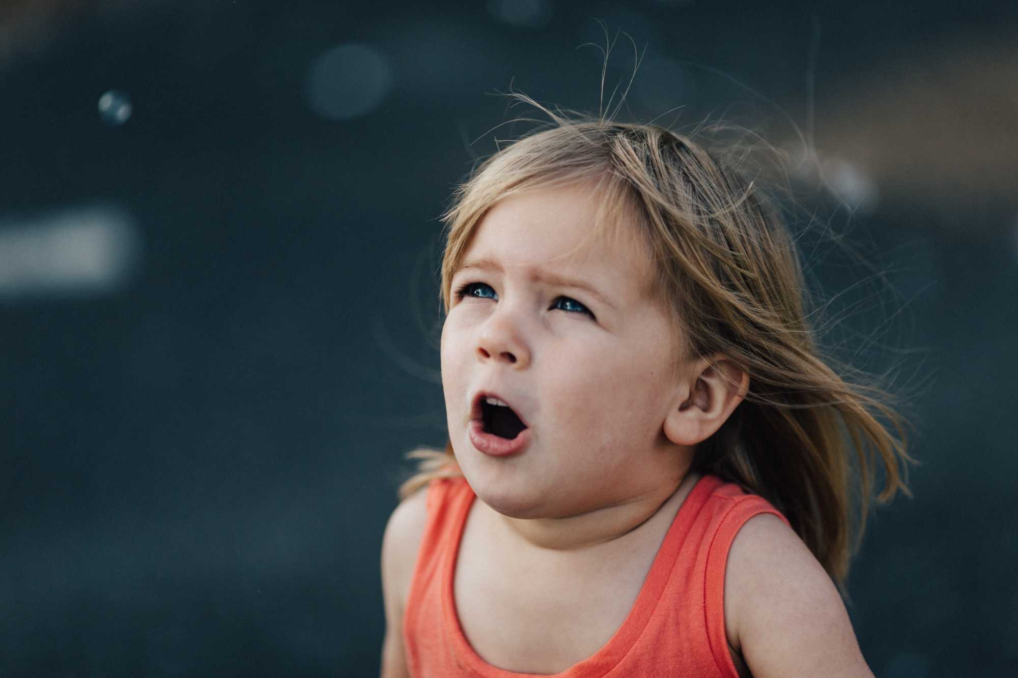 Ребенок боится громких звуков: причины, симптомы, коррекция и советы специалистов