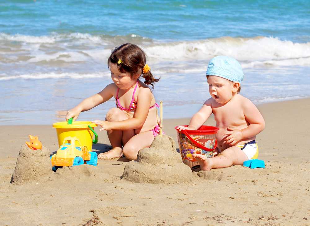 На пляже для детей