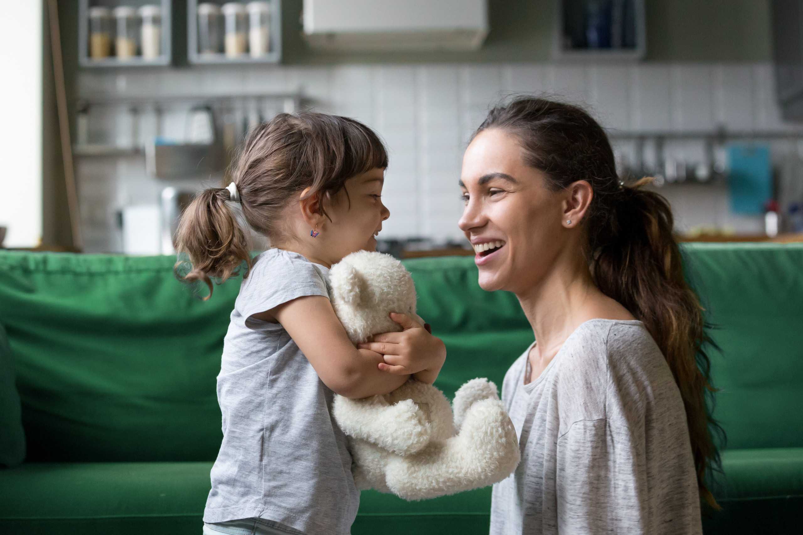 10 лучших вещей, которым мать может научить своего ребёнка :: инфониак