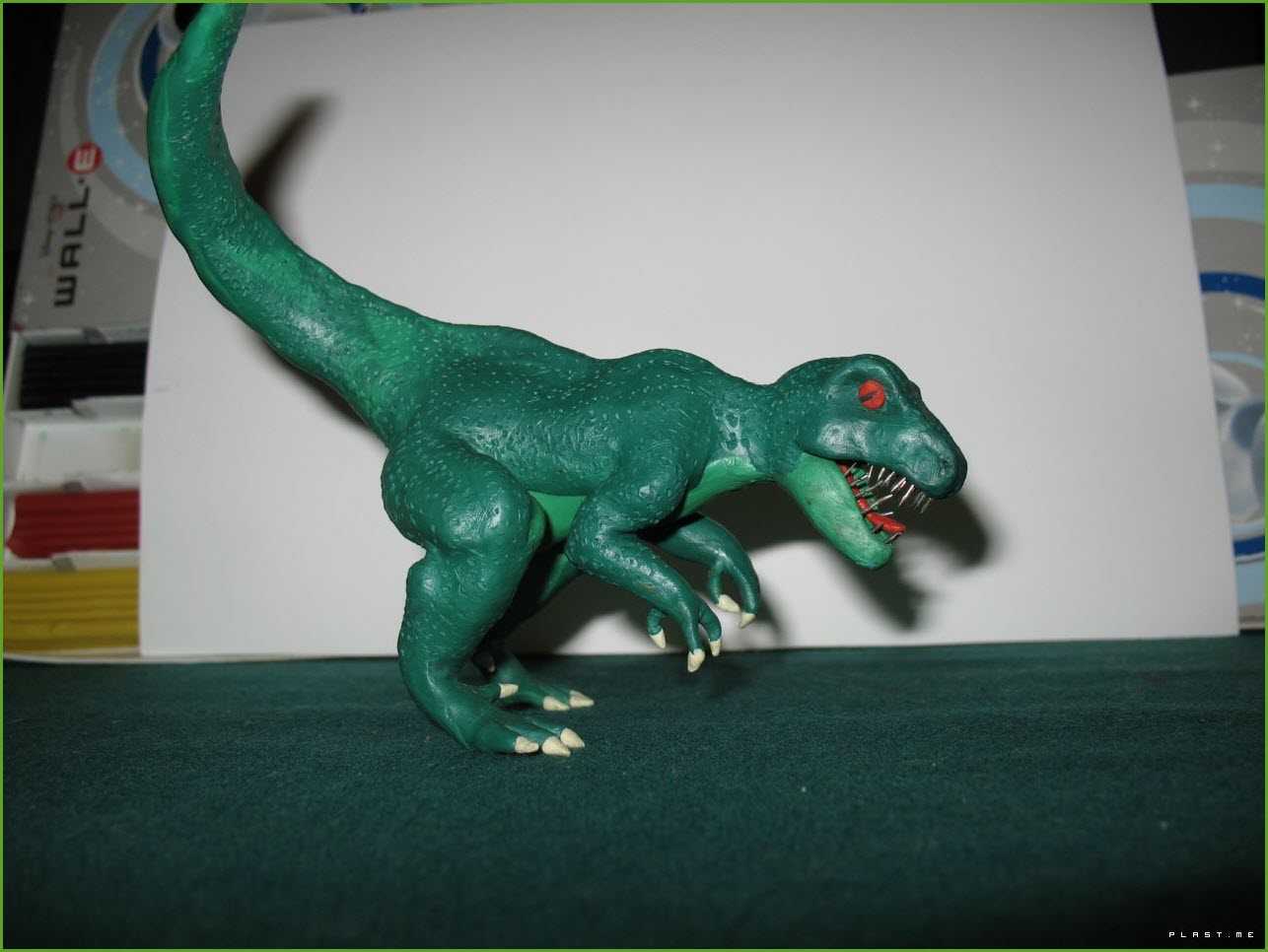 Как лепить динозавров. Тирекс динозавр пластилин. Лепка динозавров. Лепка динозавров из пластилина. Слепленный динозавр.