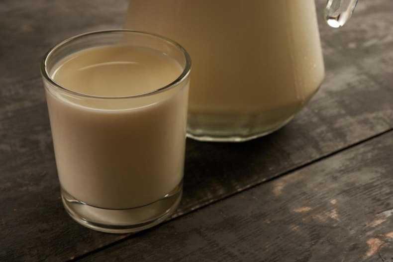 Молоко топленое: что значит, можно ли пить, польза и вред для женщин и мужчин, какое полезнее — обычное или топленое, советы врачей